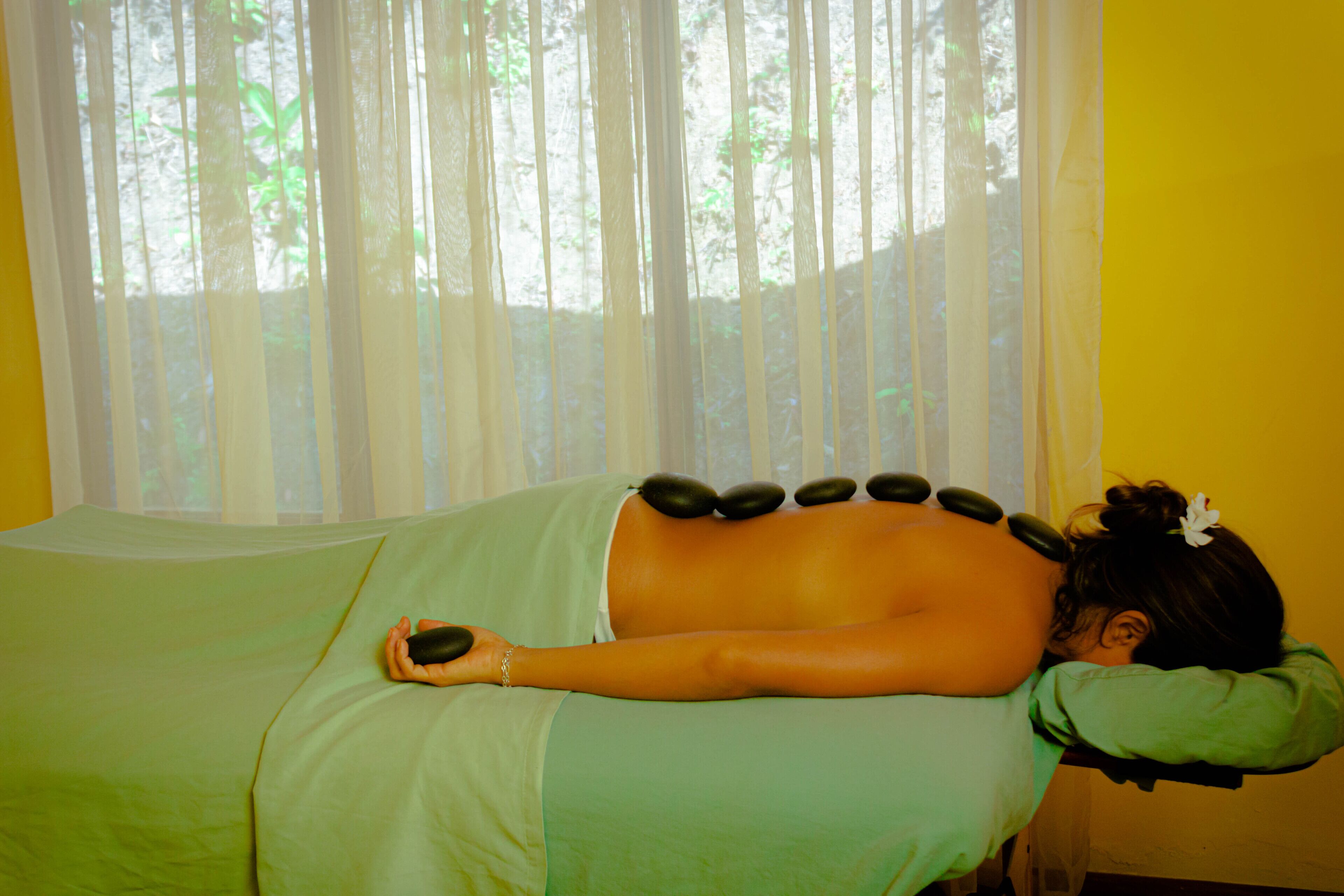 双人护理室、身体护理、热石按摩、深层组织按摩、瑞典式按摩、身体磨砂