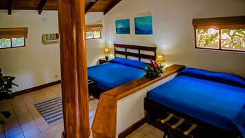 Suite Studio Familiale, patio, vue jardin | Literie de qualité supérieure, minibar, coffres-forts dans les chambres