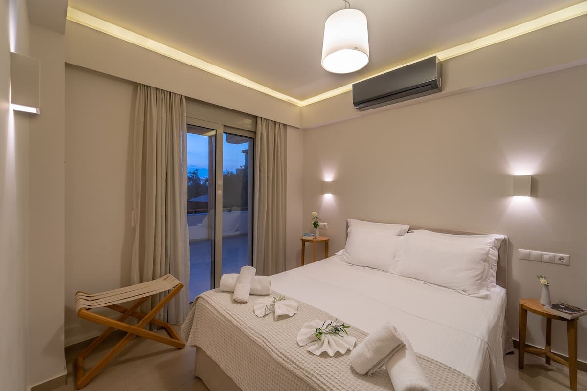 In-room safe, desk, soundproofing, iron/ironing board