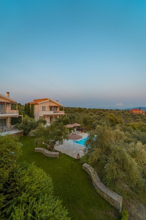 Outdoor pool - Abelia Luxurious Villas (Pylos-Nestoras)