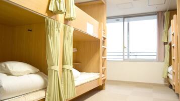 Standard Room | Blackout drapes, bed sheets