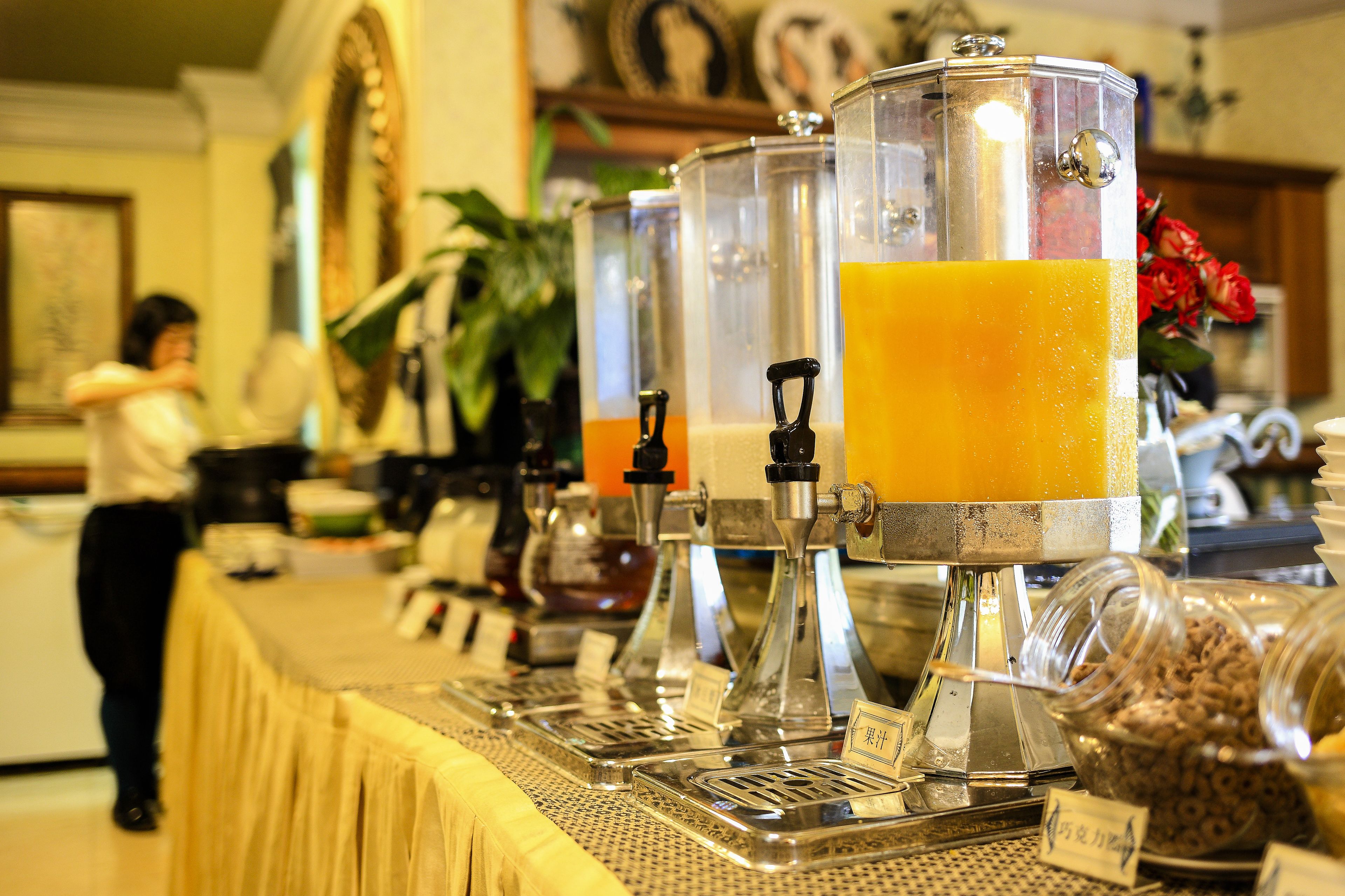 daily continental breakfast (twd 385 per person)