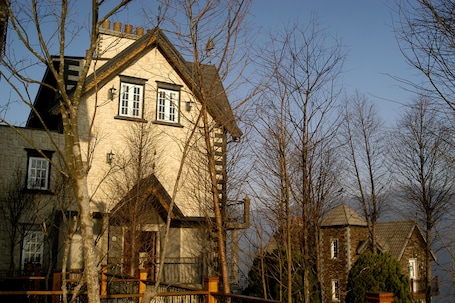 Front of property. Cingjing Xiafei Music Villa