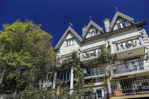 Front of property - Cingjing Xiafei Music Villa (Ren'ai)