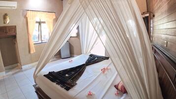 Quarto luxo (Grand) | 1 quarto, escrivaninha, Wi-Fi de cortesia, roupa de cama