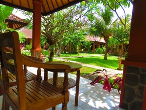 Deluxe Room | Balcony - Suka Sari Cottages (Pemuteran)