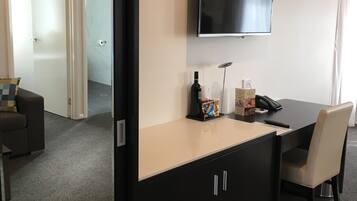 Junior Suite | Premium bedding, pillow-top beds, minibar, in-room safe