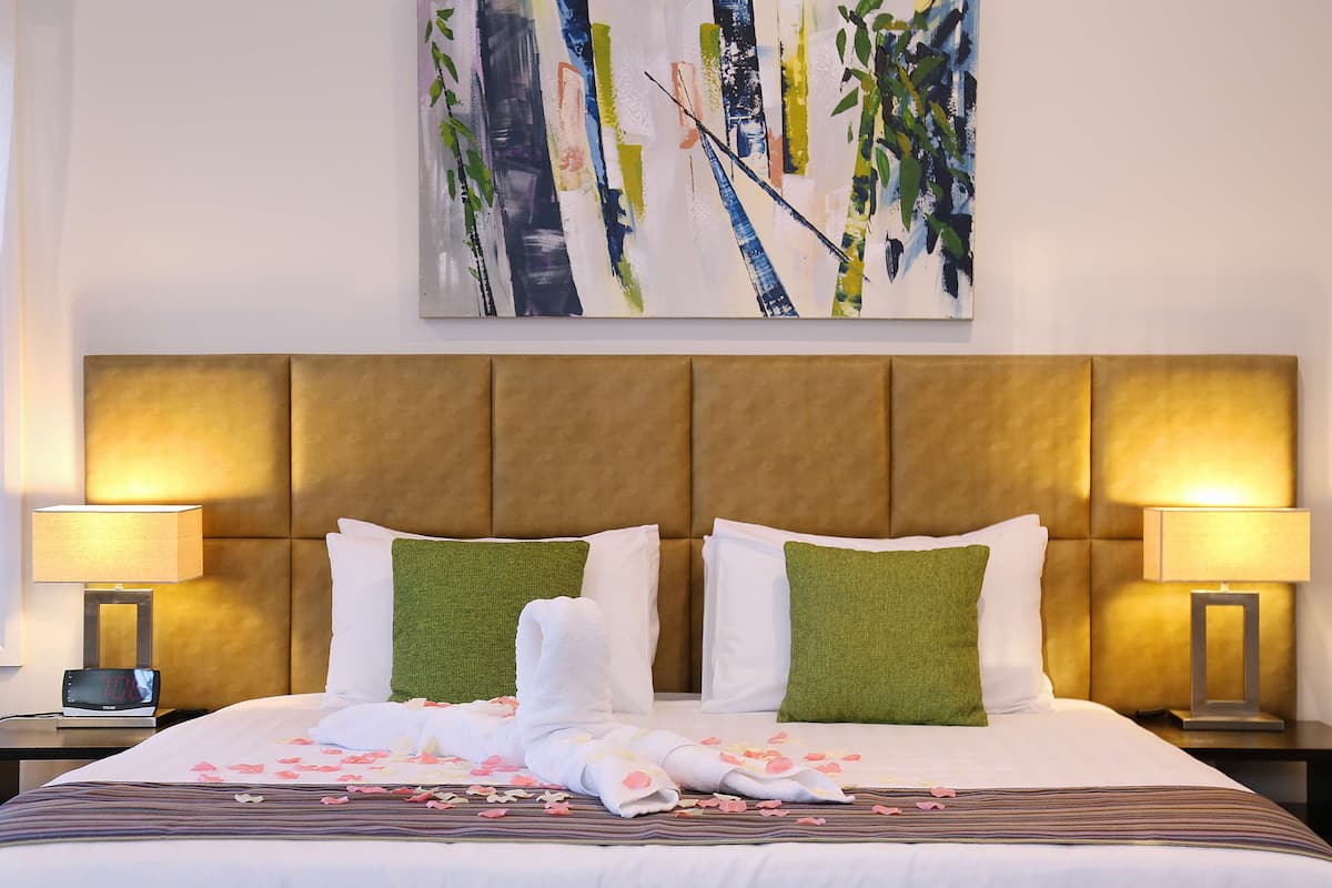 1 bedroom, premium bedding, pillow-top beds, minibar
