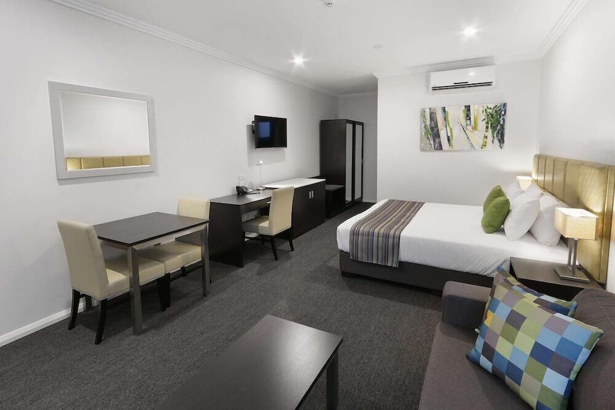 Ropa de cama de alta calidad, colchones con acolchado adicional, minibar