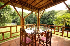 Villa Luxe, 2 chambres, vue fleuve | Terrasse/Patio