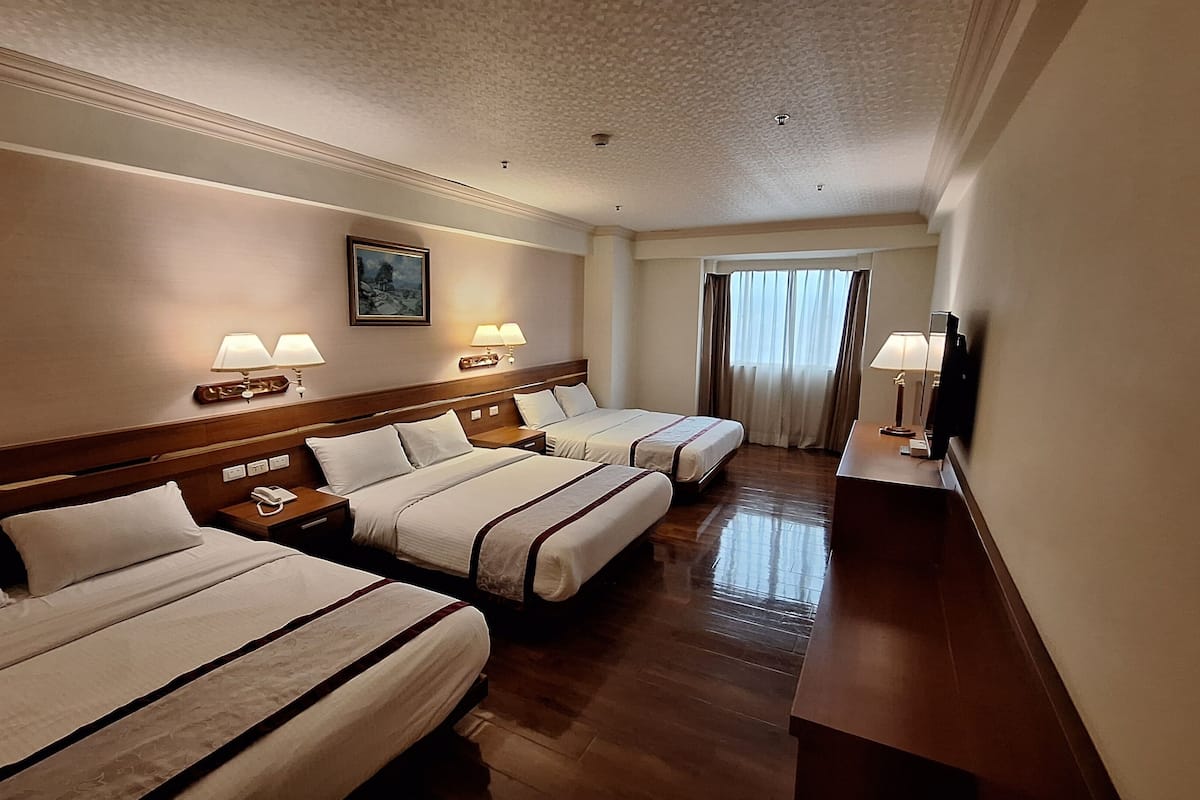 1 bedroom, in-room safe, desk, blackout curtains