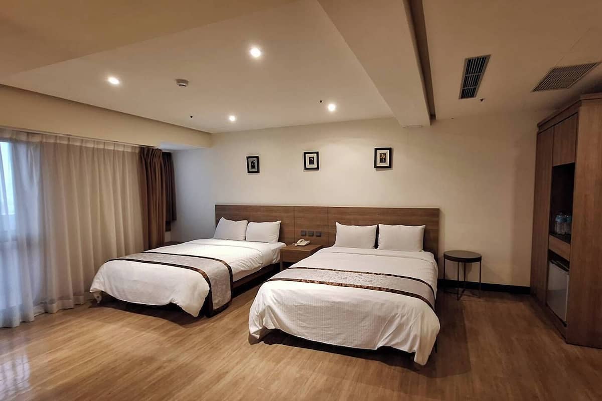 1 bedroom, in-room safe, desk, blackout drapes