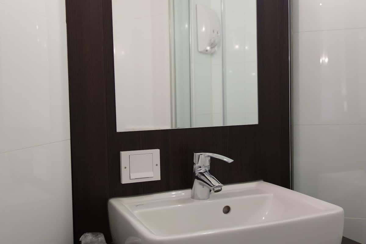 single room | bathroom sink