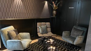 Bar-salon dans le hall