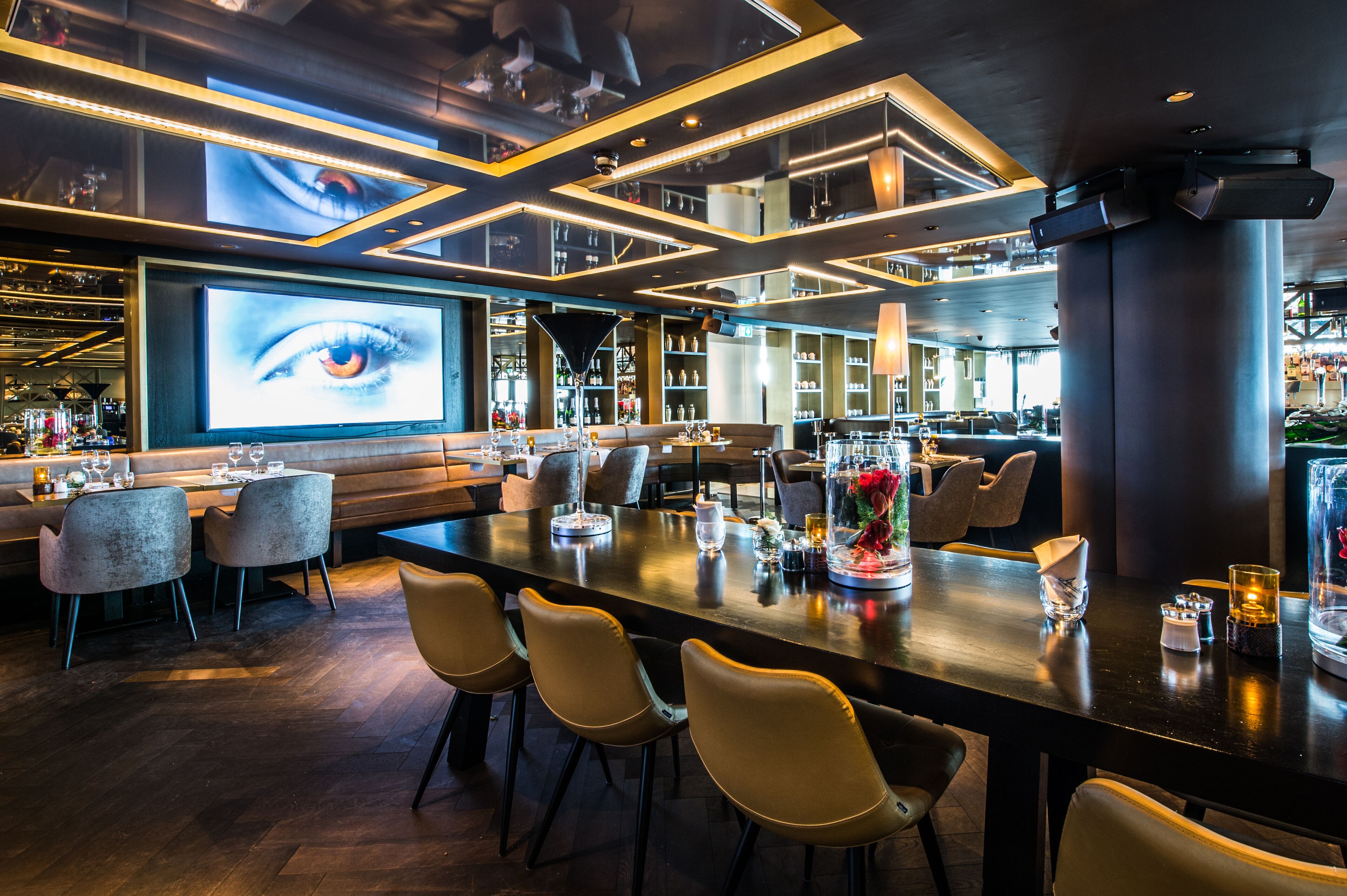 2 restaurants, serveren ontbijt, lunch, diner, internationale gerechten