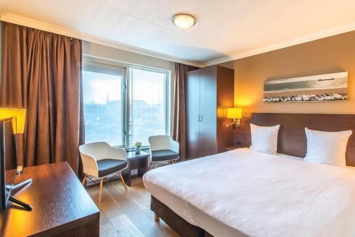 In-room safe, desk, free WiFi, bed sheets