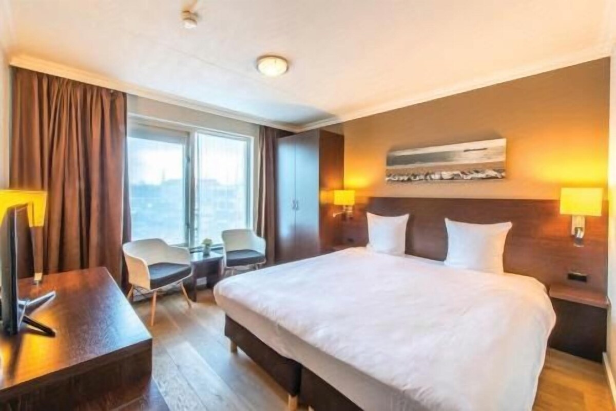 In-room safe, desk, free WiFi, bed sheets