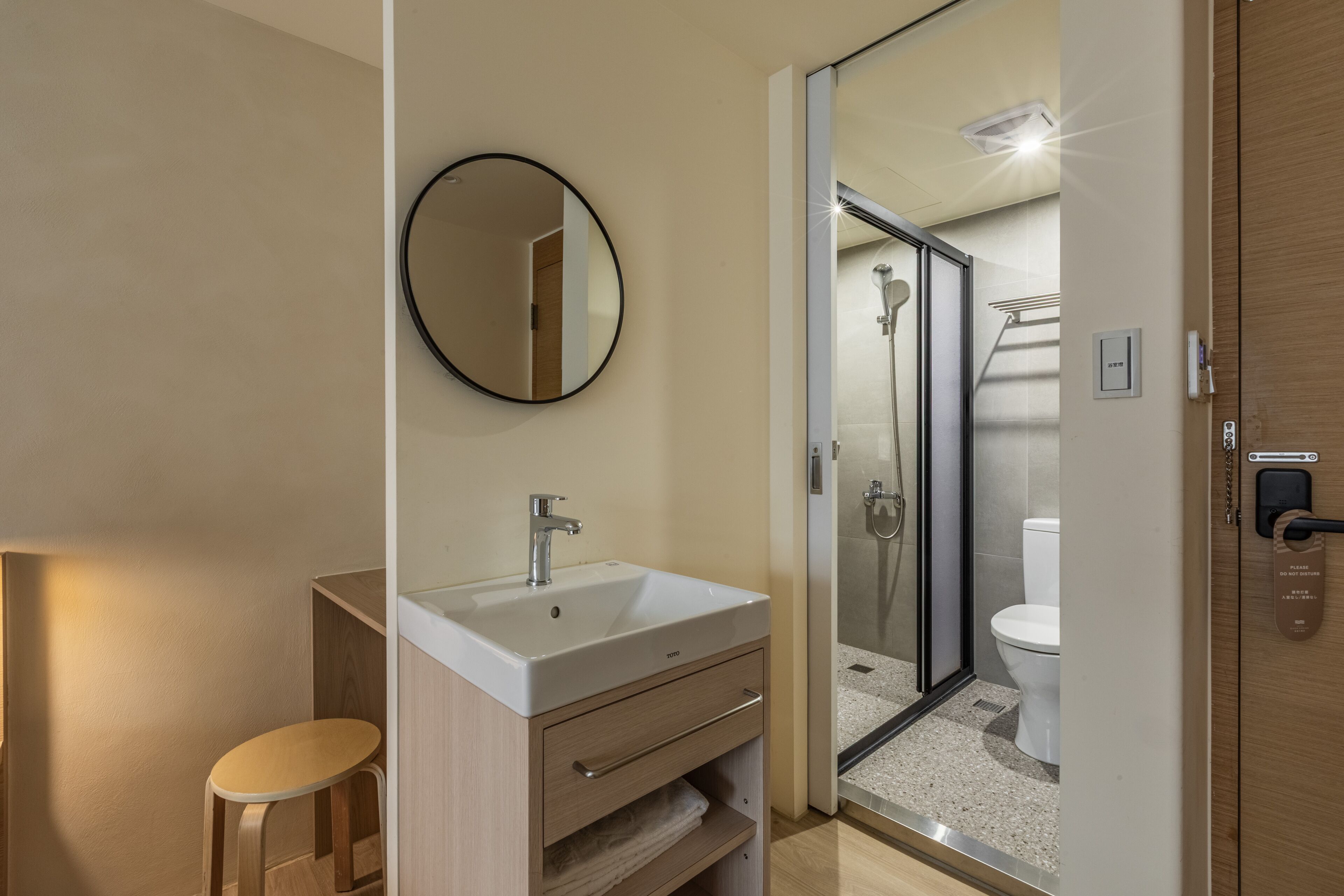 triple room | bathroom | free toiletries, hair dryer, slippers, towels