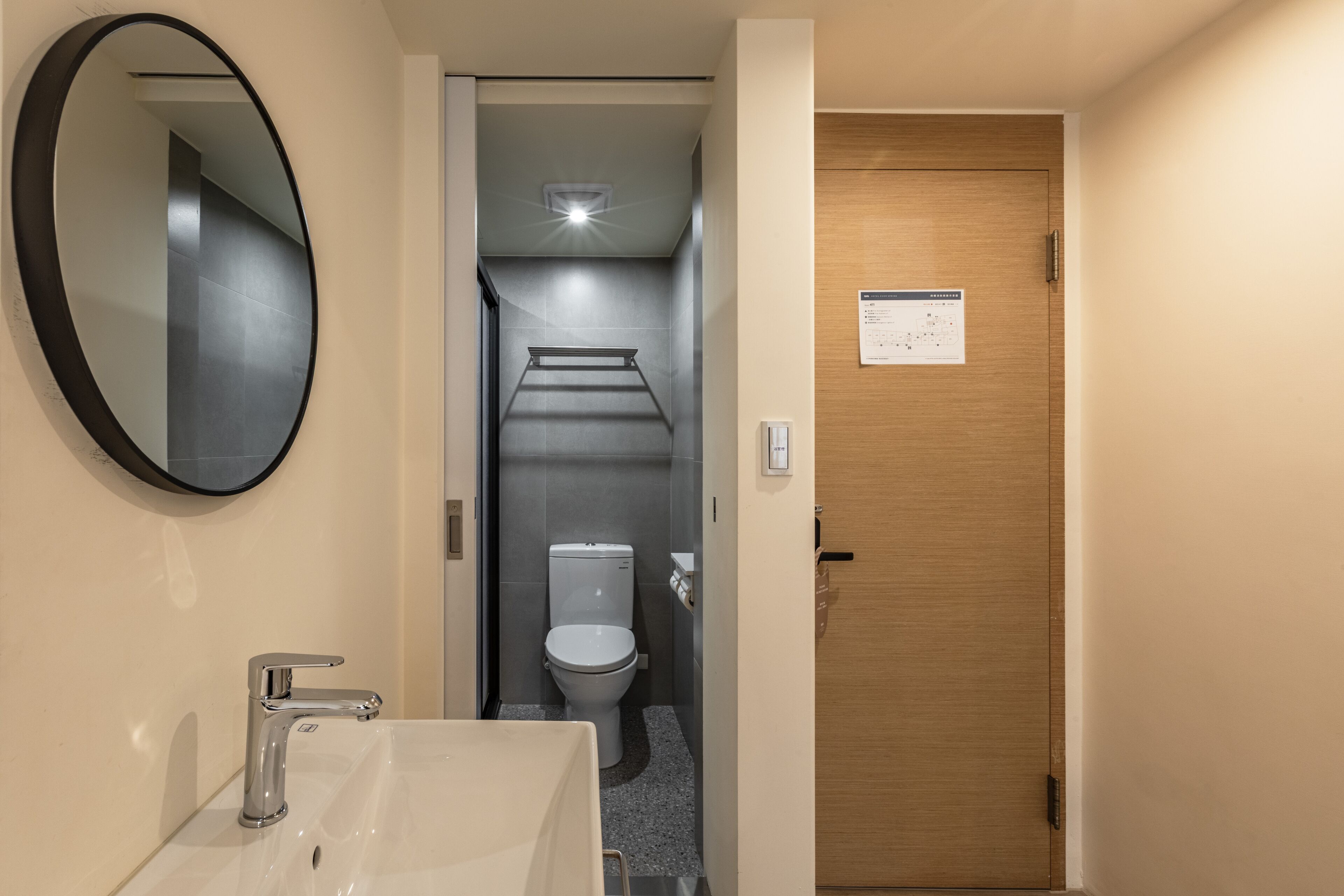 triple room | bathroom | free toiletries, hair dryer, slippers, towels