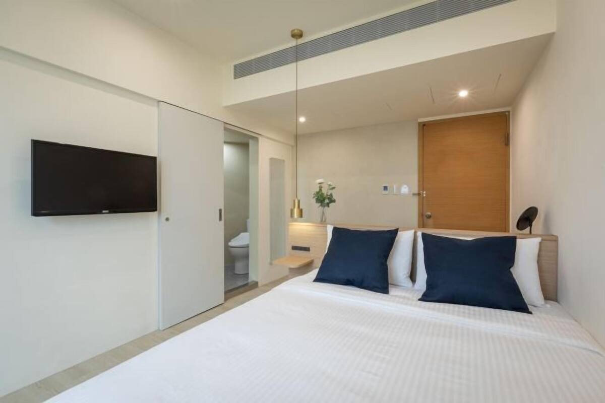 1 bedroom, premium bedding, individually decorated