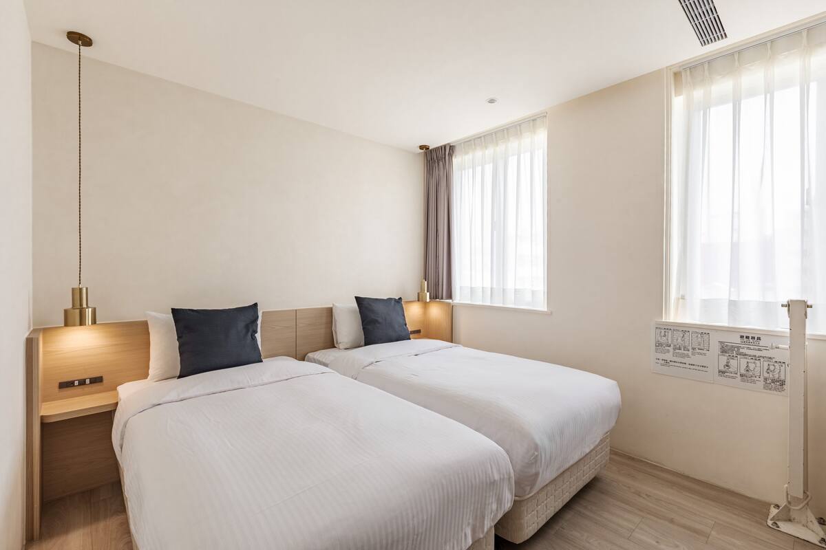 Standard Twin Room | Premium bedding, desk, blackout drapes, soundproofing
