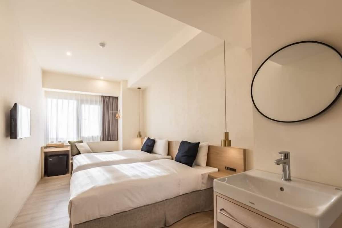 1 bedroom, premium bedding, individually decorated