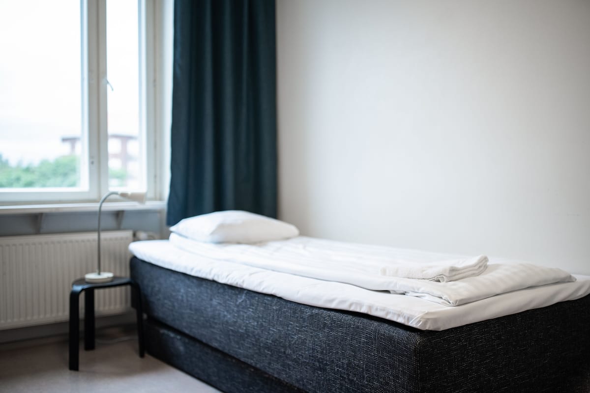 Comfort Single Room | Desk, laptop workspace, bed sheets