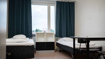 Comfort Twin Room | Desk, laptop workspace, free wired Internet, bed sheets