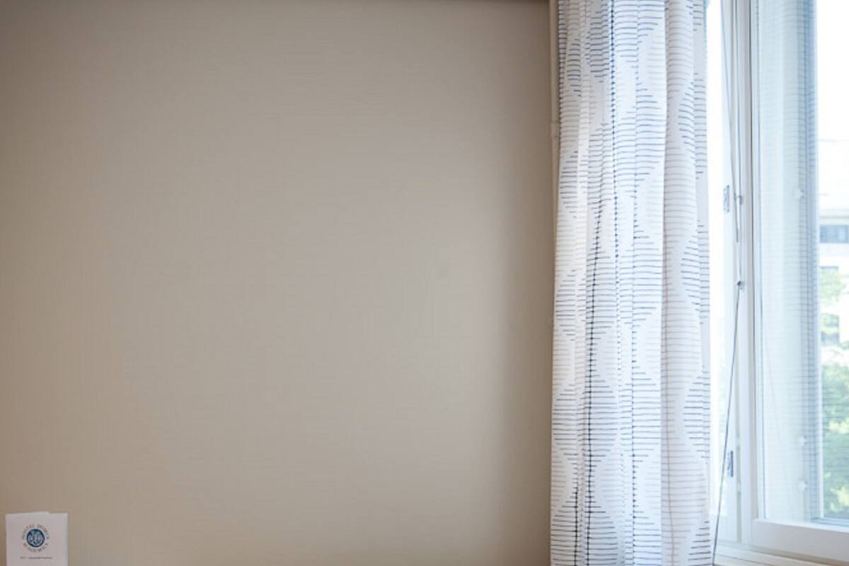 Single Room | Desk, laptop workspace, bed sheets