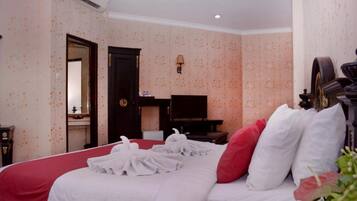 1 bedroom, premium bedding, desk, free WiFi