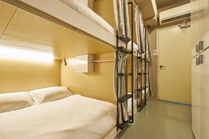 Daunenbettdecken, schallisolierte Zimmer, Bügeleisen/Bügelbrett