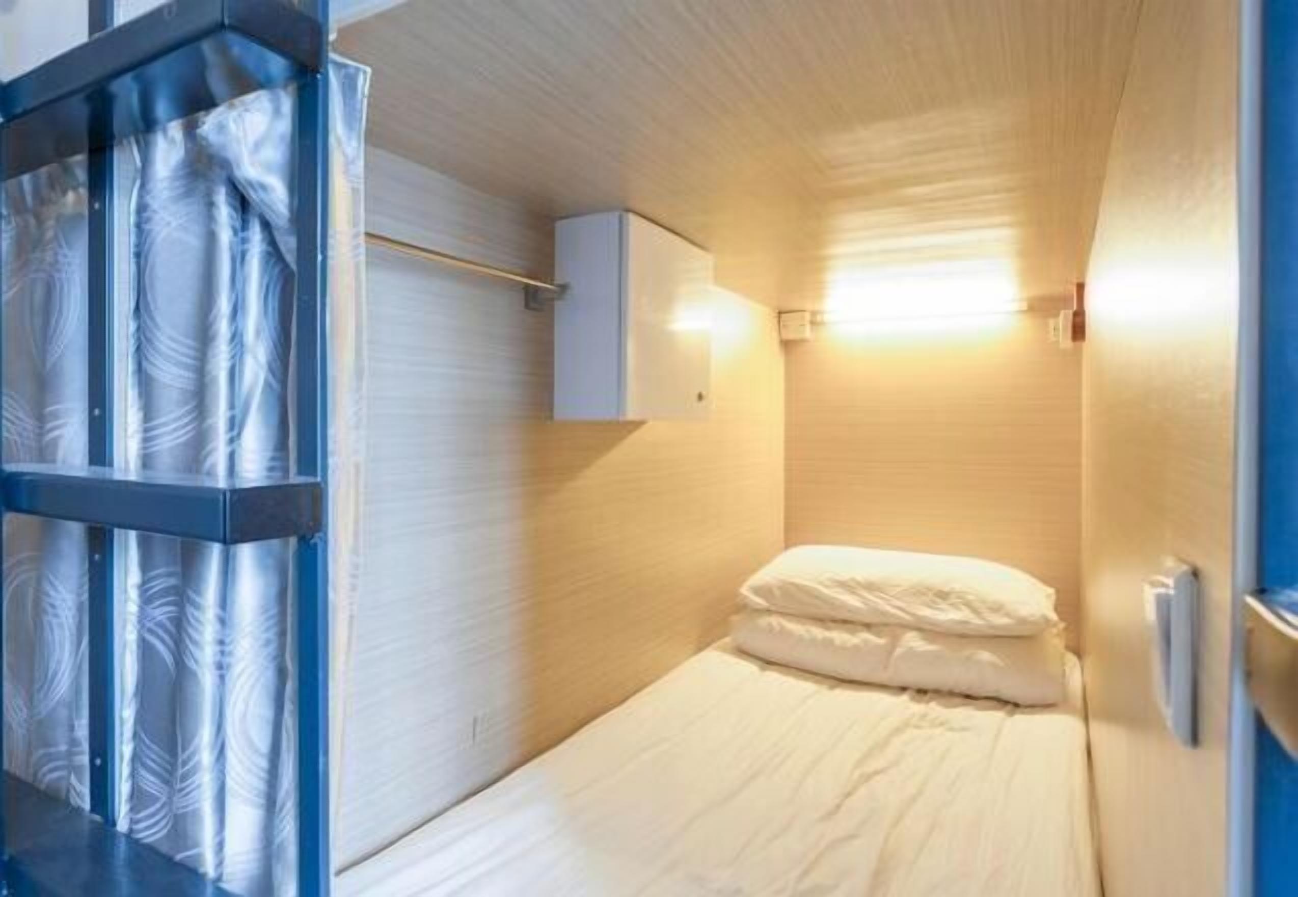 Edredón, insonorización, tabla de planchar con plancha y wifi gratis 