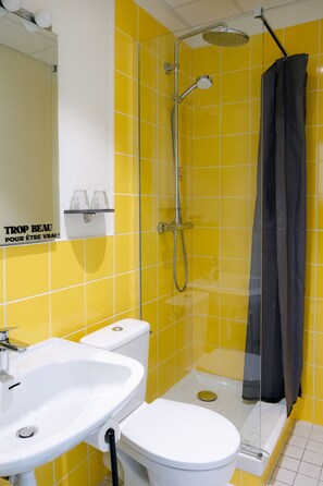 Basic Double Room (140) | Bathroom - Le Lieu Dit (Nantes)