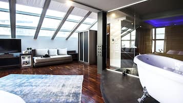 Suite, Jetted Tub, City View (Princess) | Living area