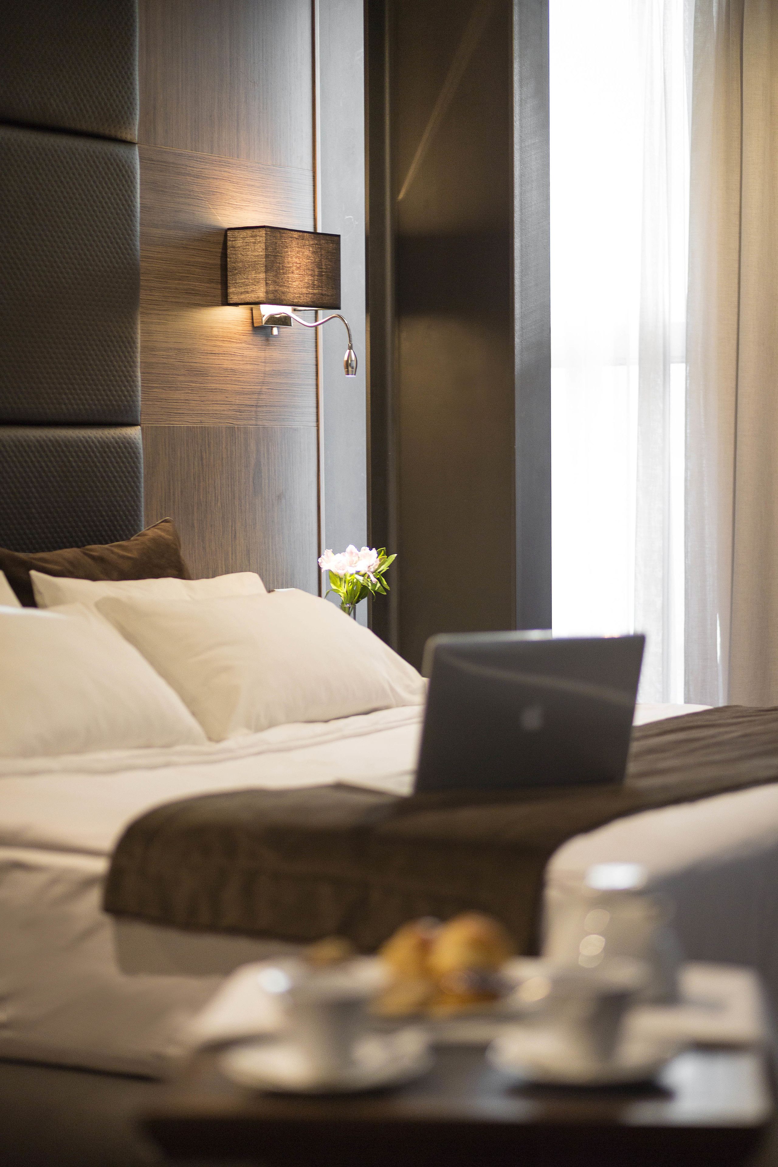 suite, jetted tub (emerald, sky view) | view from room