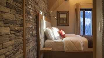 Free minibar items, in-room safe, blackout drapes, soundproofing