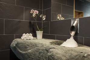 Badstue, boblebad, dampbad, tyrkisk bad/hamam og kroppsbehandlinger