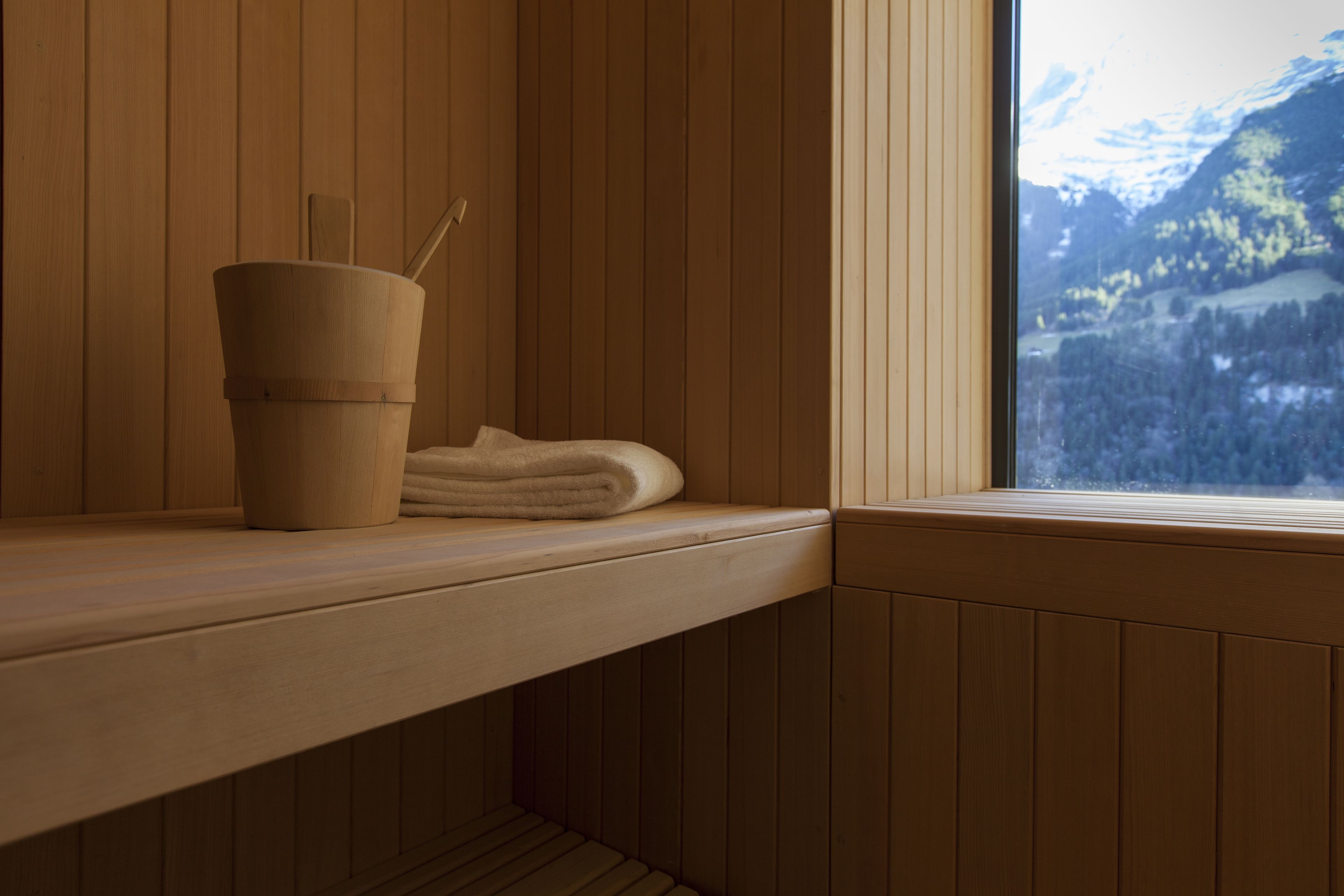 sauna, hot tub, steam room, turkish bath/hammam, body treatments