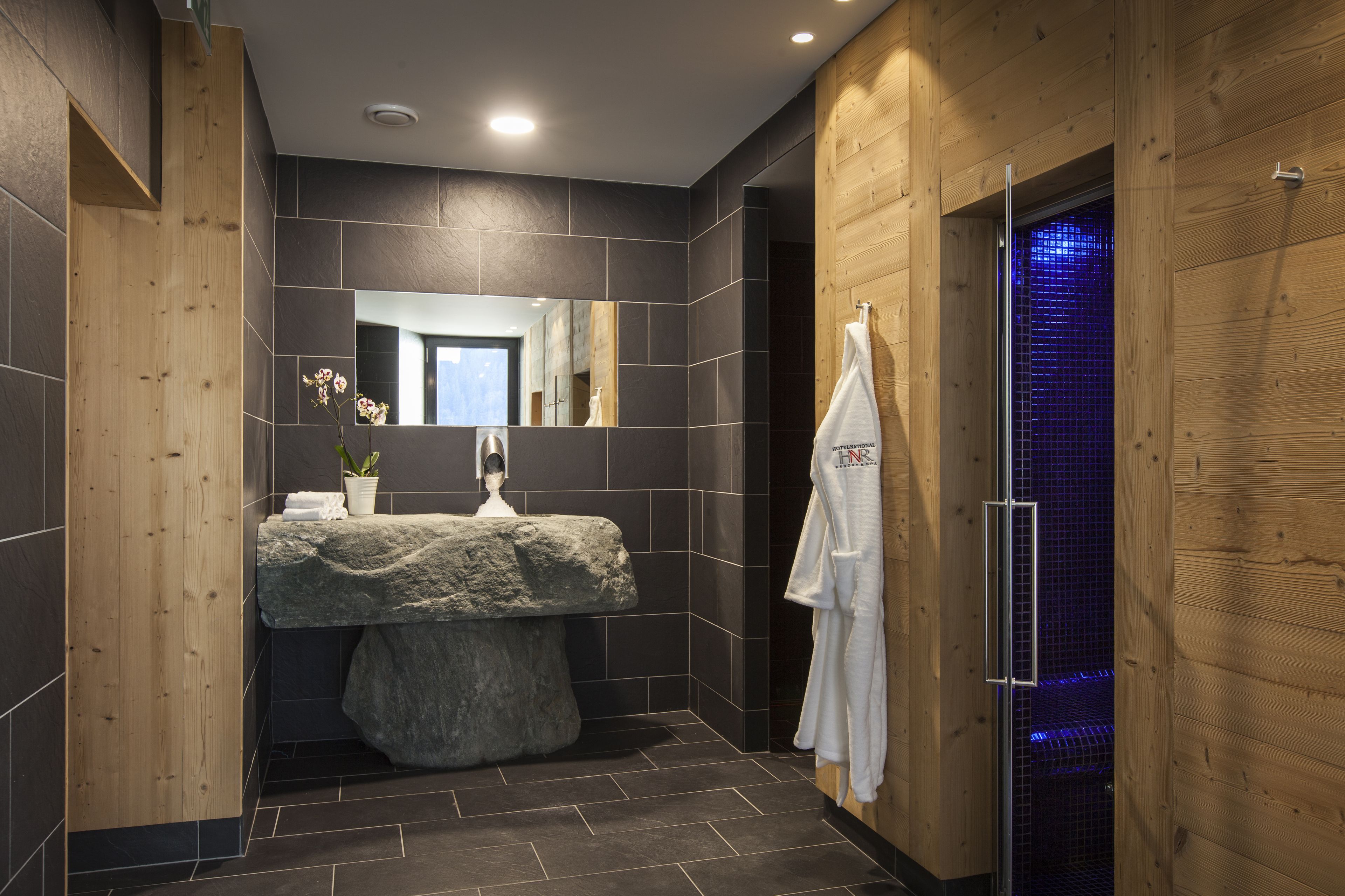 sauna, hot tub, steam room, turkish bath/hammam, body treatments