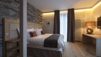 Deluxe Room | Free minibar items, in-room safe, blackout drapes, soundproofing