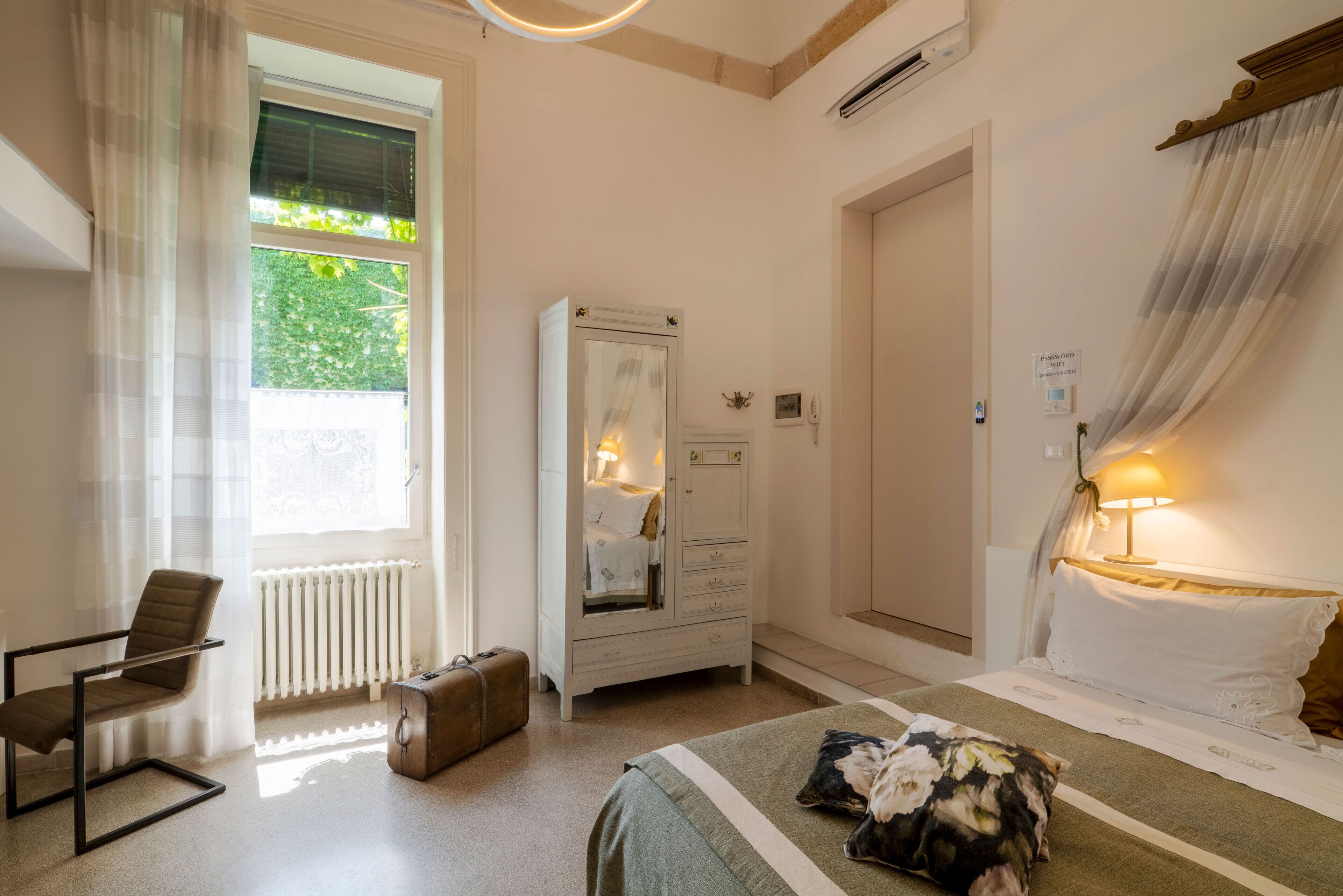 Premium bedding, desk, soundproofing, free WiFi