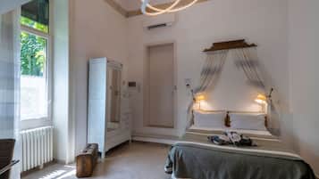 Hochwertige Bettwaren, Schreibtisch, schallisolierte Zimmer