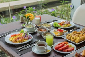 Café da manhã com buffet todos os dias (THB 350 por pessoa)