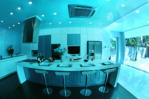 Villa with Private Pool  | Makan di kamar