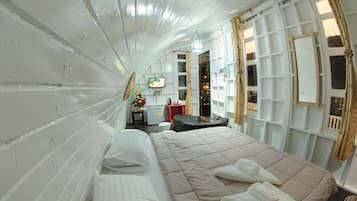Xalet, vistes al riu (Chalet River View) | Minibar, caixa forta a l'habitació, escriptori i wifi gratuïta