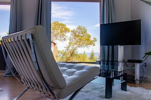 Suite de lujo, 1 cama Queen size, vista al océano, frente al mar | 1 habitación, sábanas de algodón egipcio y ropa de cama de alta calidad