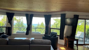Sky Suite | 1 bedroom, Egyptian cotton sheets, premium bedding, down comforters