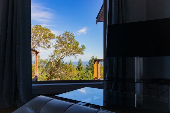 Suite de lujo, 1 cama Queen size, vista al océano, frente al mar | 1 habitación, sábanas de algodón egipcio y ropa de cama de alta calidad