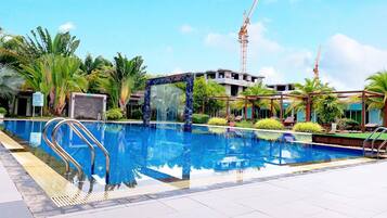 Indoor pool, outdoor pool