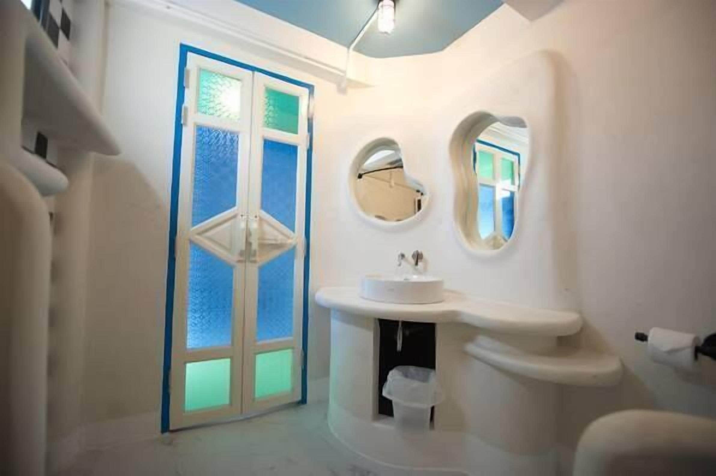 deluxe double with sea view | bathroom sink